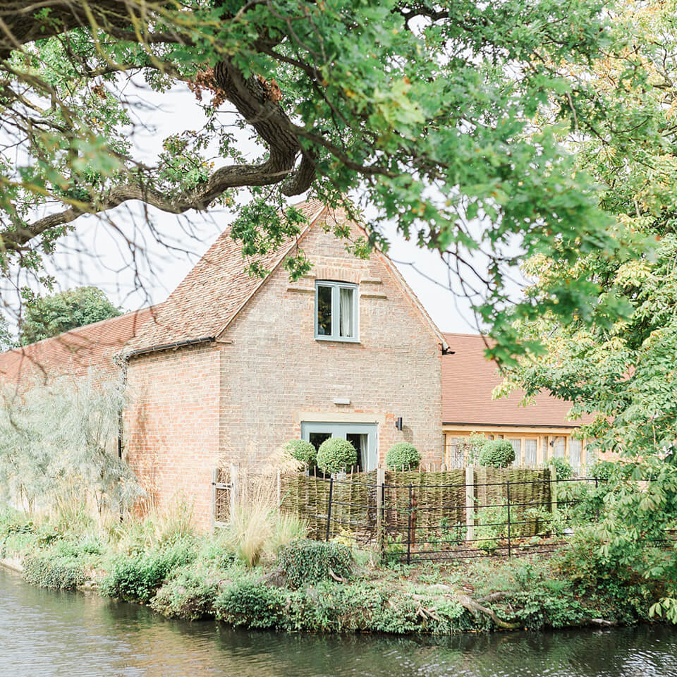 Barn Wedding Venue In Cambridgeshire Bassmead Manor Barns