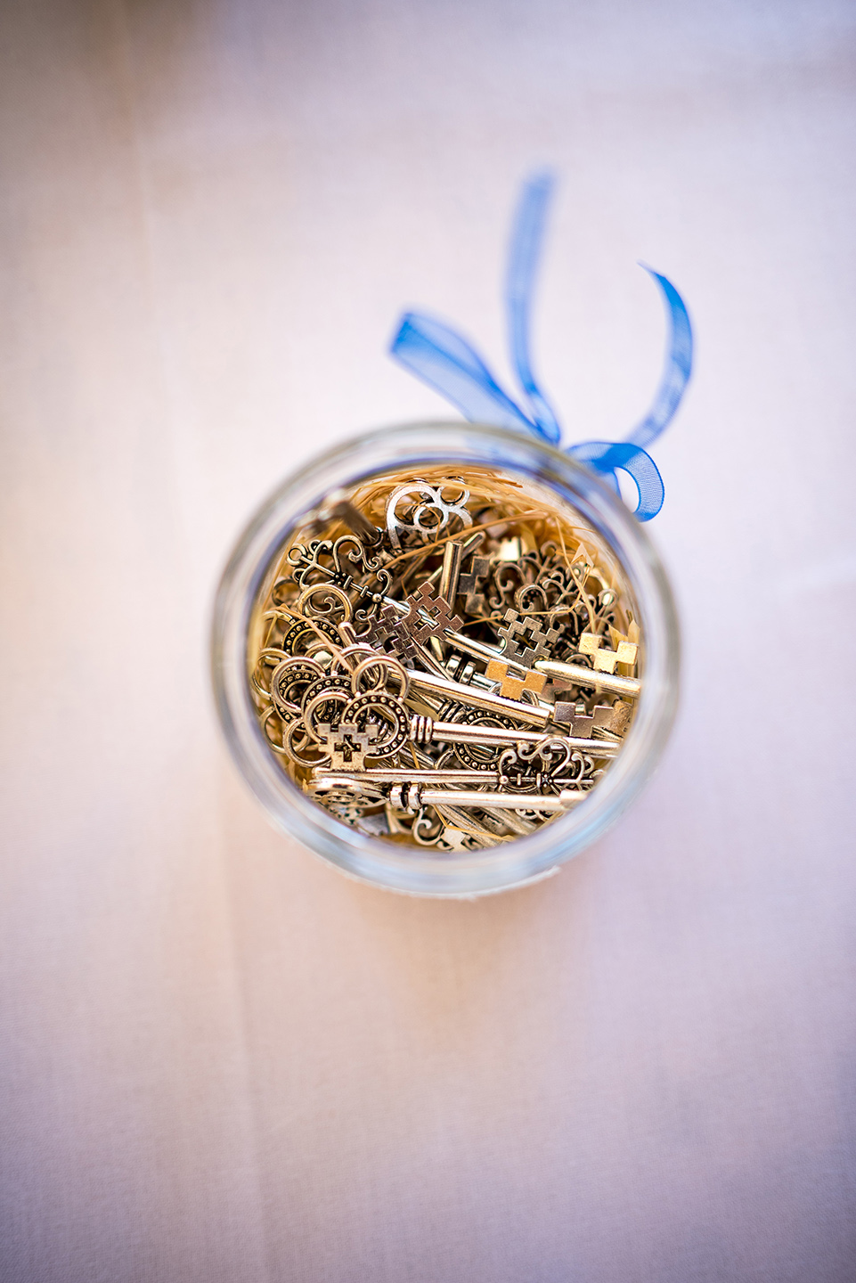 A jar contained personalized engraved keys which were used as wedding favours