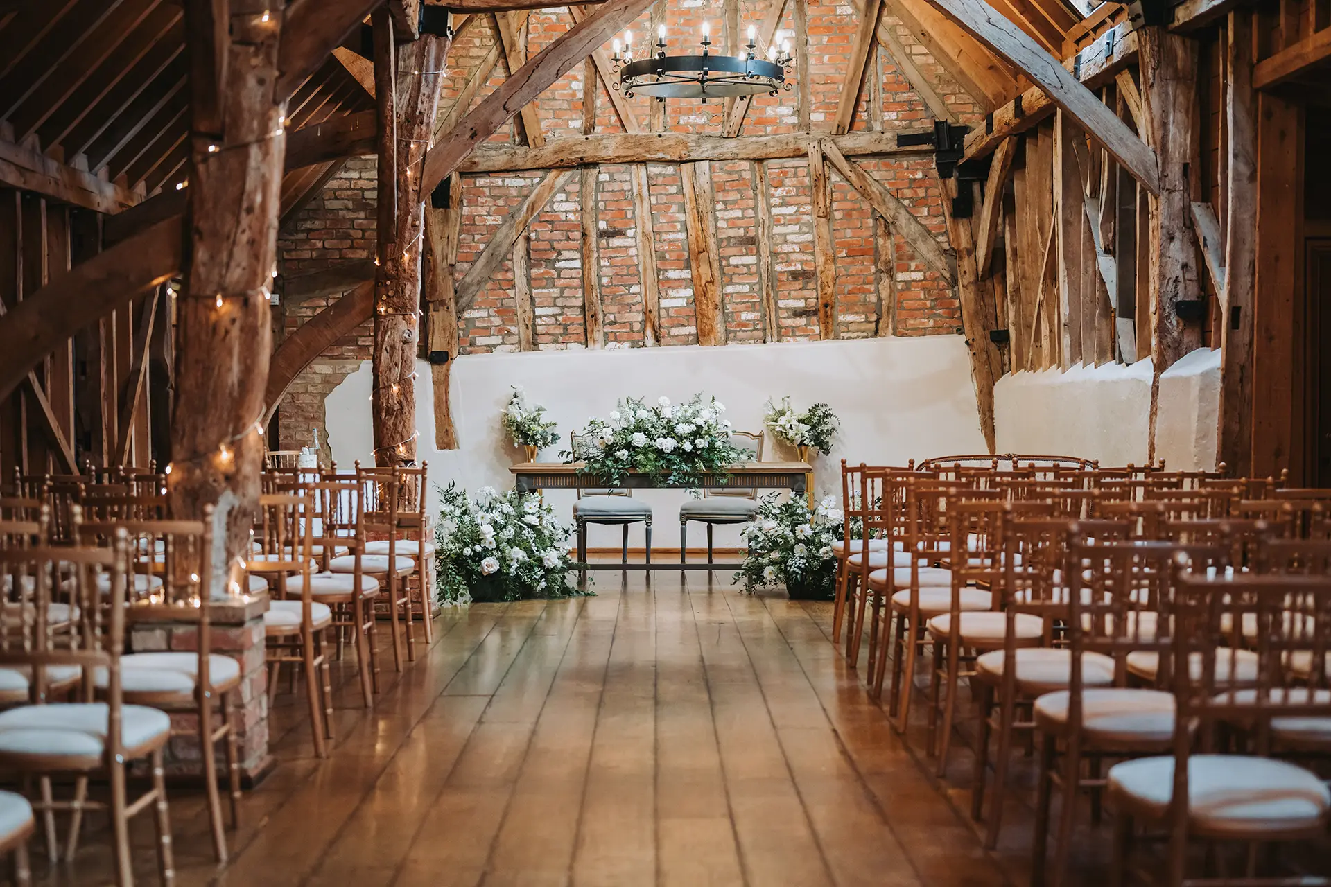 Bassmead Manor Barns wedding flowers